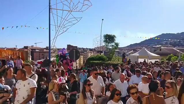 Lamezia, tradizionale benedizione dei bambini sul piazzale d