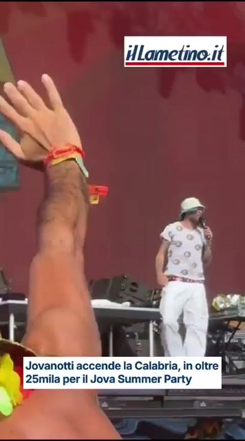 Jovanotti accende la Calabria, in 30mila per il Jova Summer 